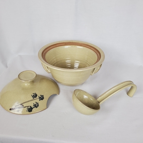 Vintage soup tureen with ladle - Picture 4 of 11